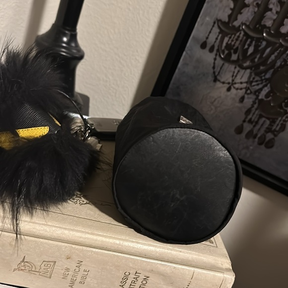 Chanel - Picture 3 of 11